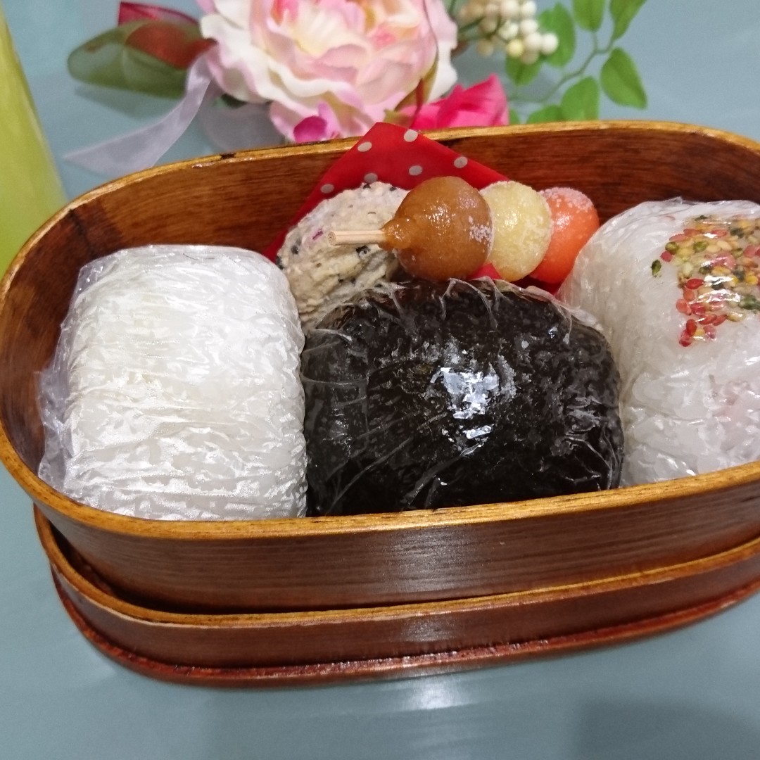 おにぎり弁当