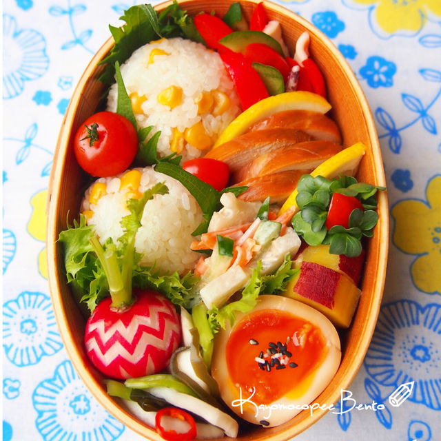 とうもろこしご飯と鶏ハムチャーシュー弁当