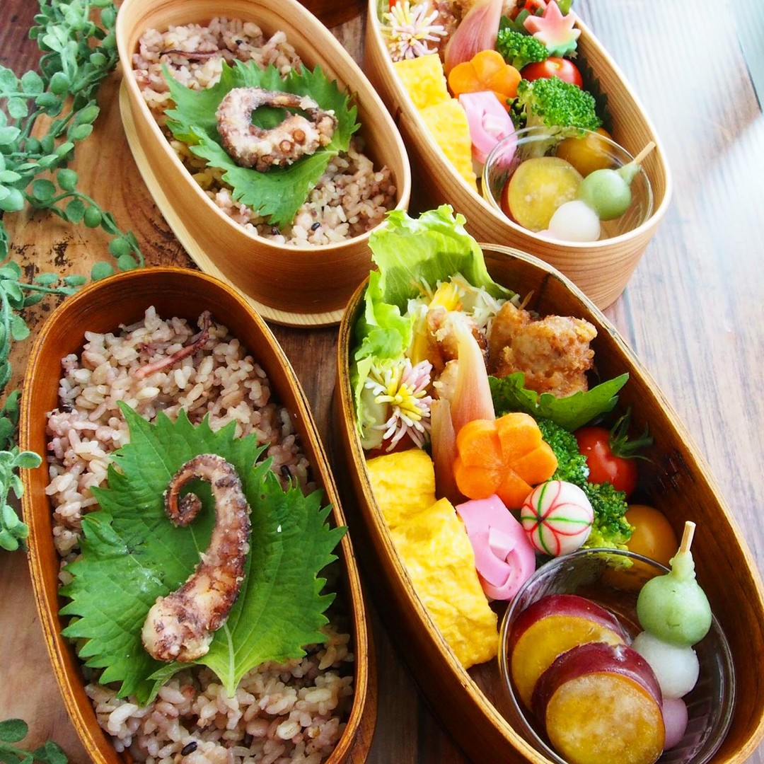 雑穀米と唐揚げ弁当