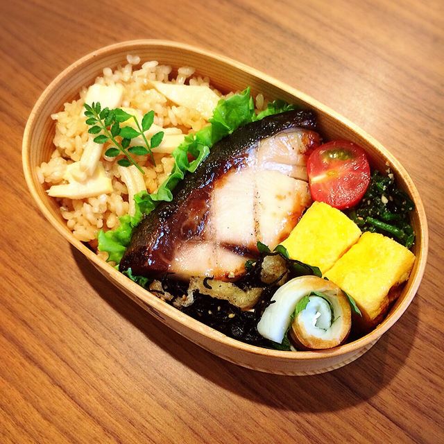 たけのこご飯とぶりの照り焼き弁当