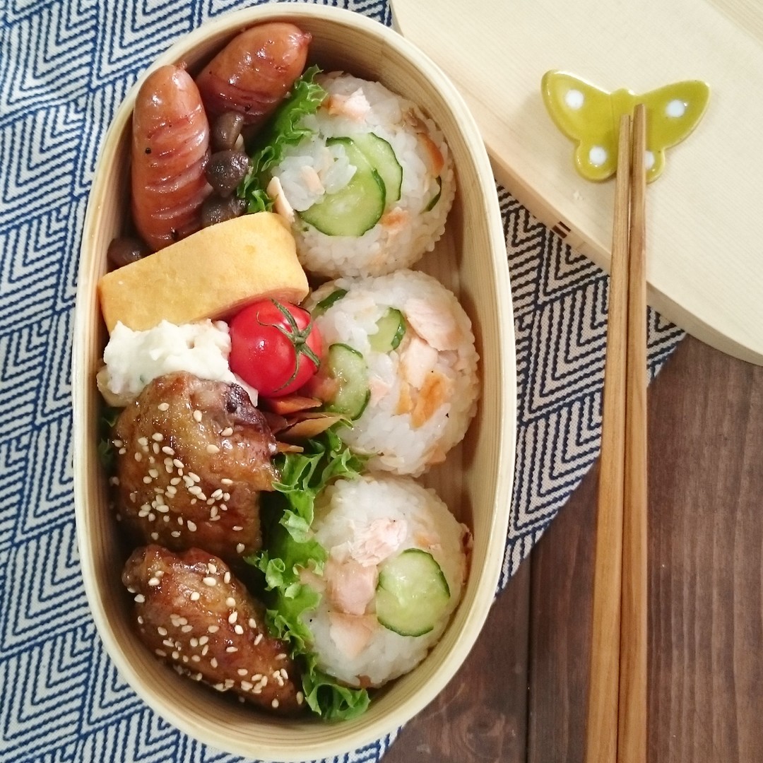 パパ弁🍱銀鮭おにぎりのお弁当🍙🍙♪