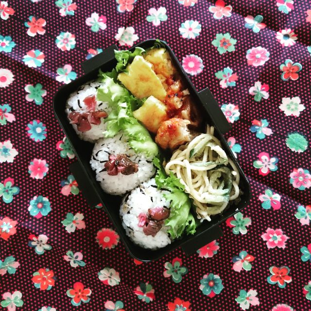 おにぎり弁当