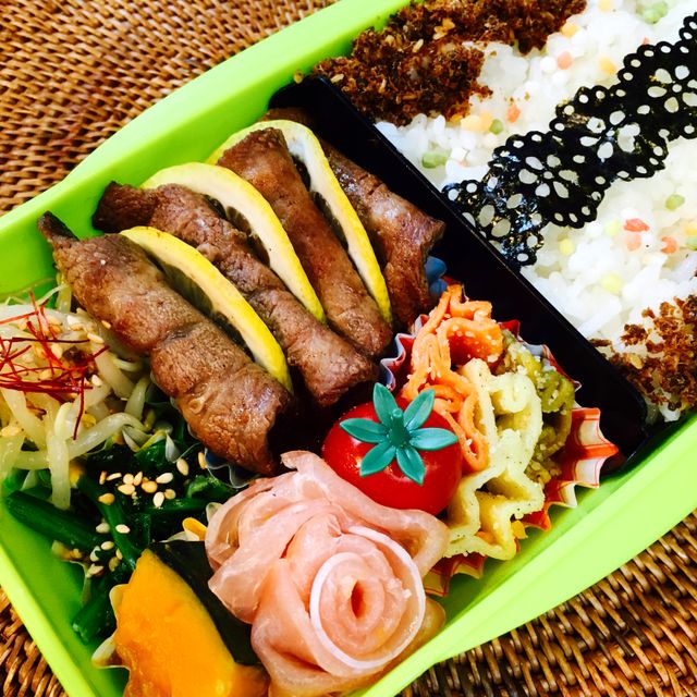 牛タンレモンサンドとナムル弁当🎵