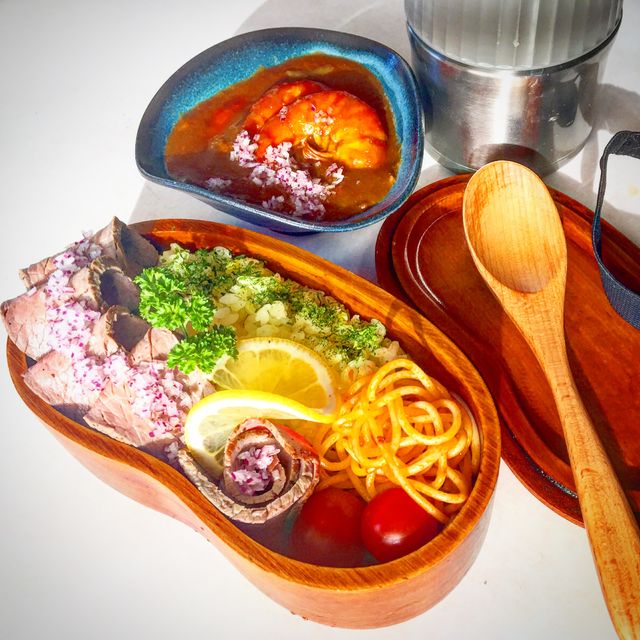 エビと野菜カレー弁当  ローストビーフのせ