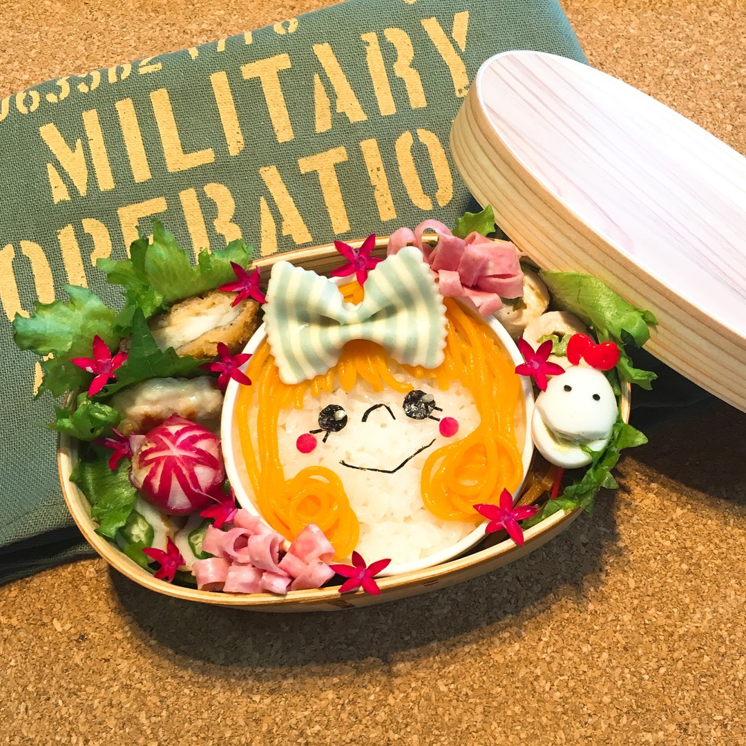 巻き髪ヘアーのナポリタン女子弁当