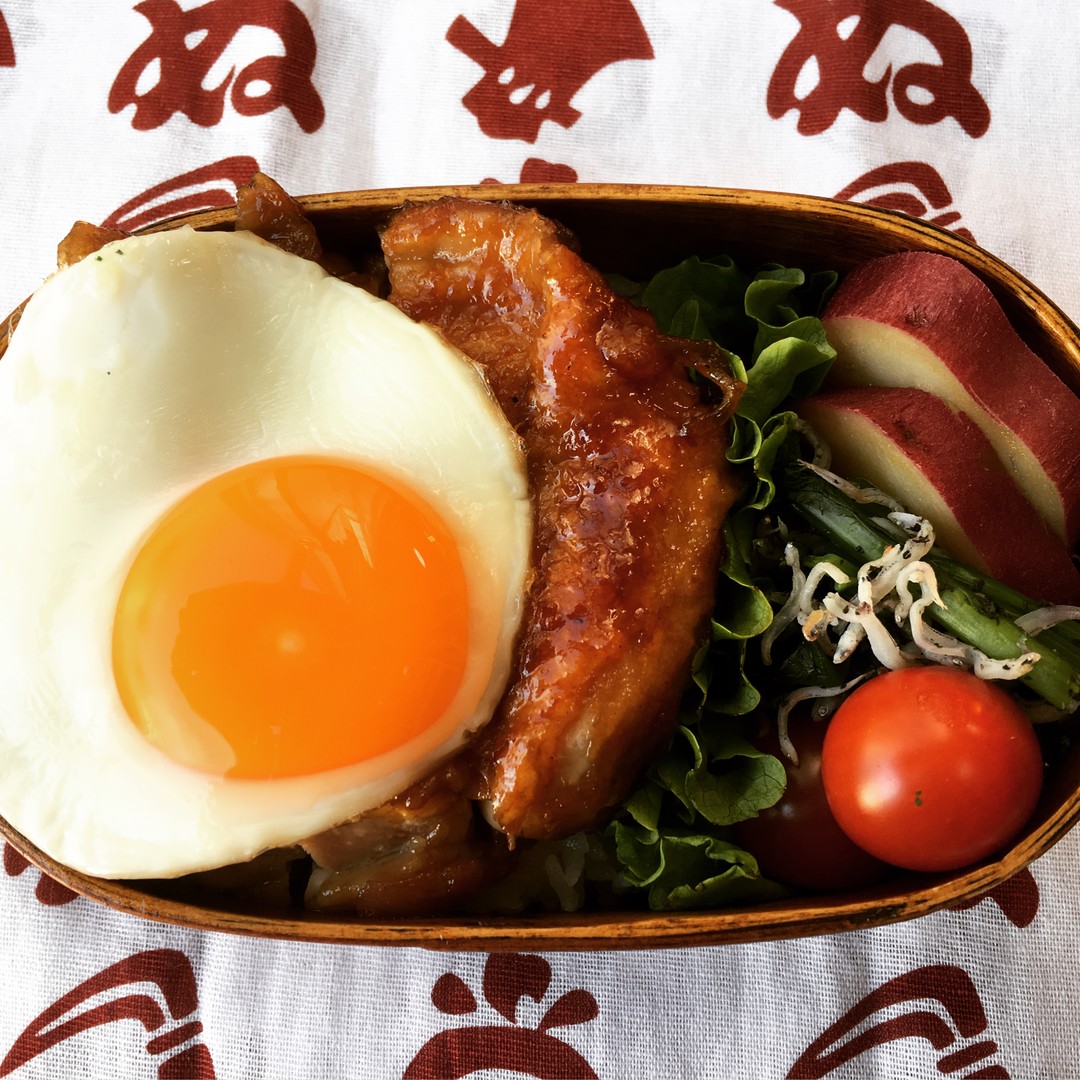鶏の照り焼き目玉焼きのせ弁当♫