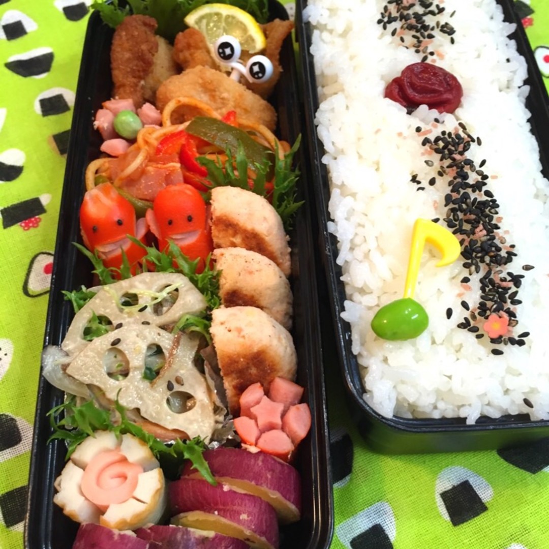 とりの唐揚げと鮭バーグ弁当