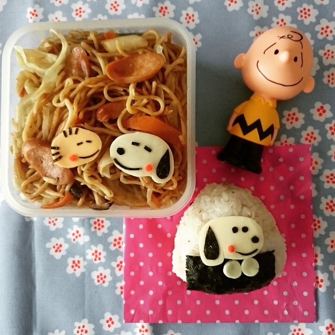 焼きそば&スヌーピーおむすび弁当