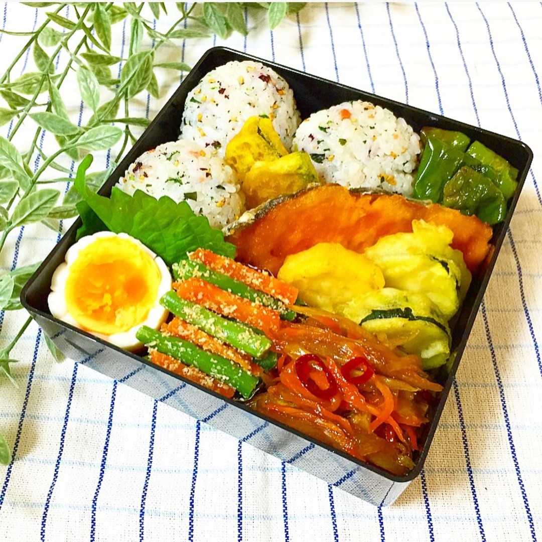 混ぜご飯と天ぷら弁当