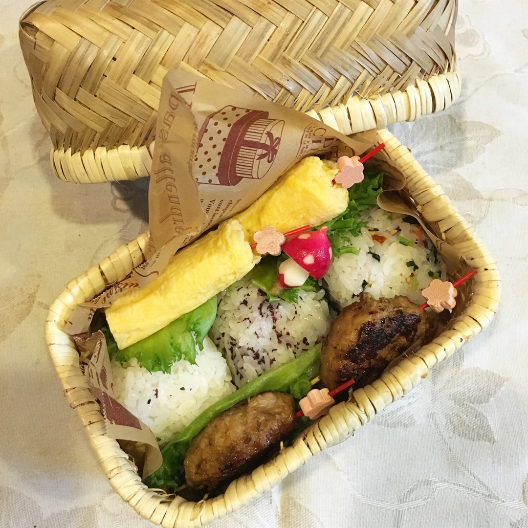 三角おにぎり弁当