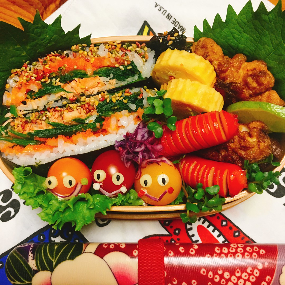 おにぎらずと唐揚げ弁当