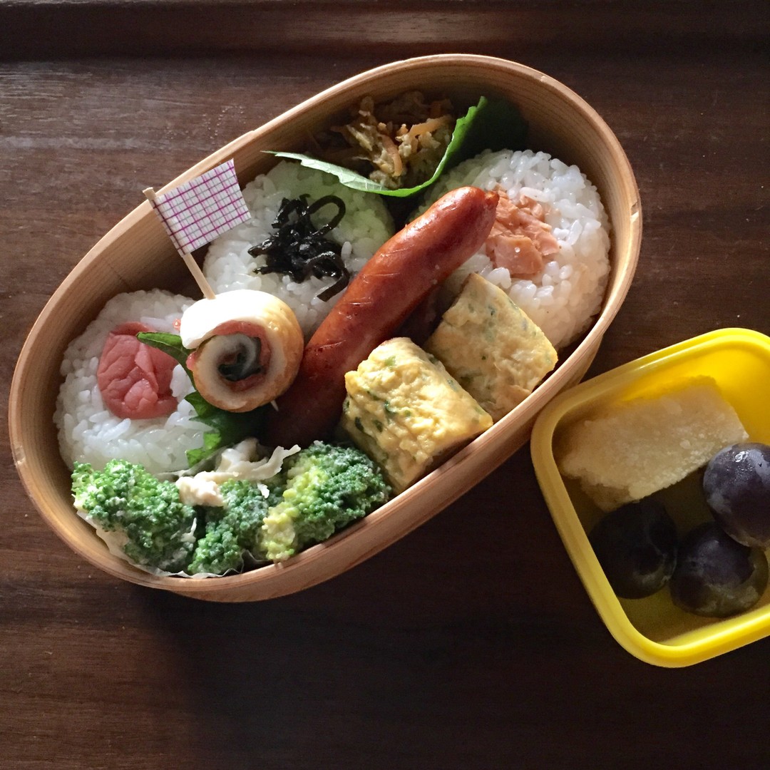 おにぎり弁当