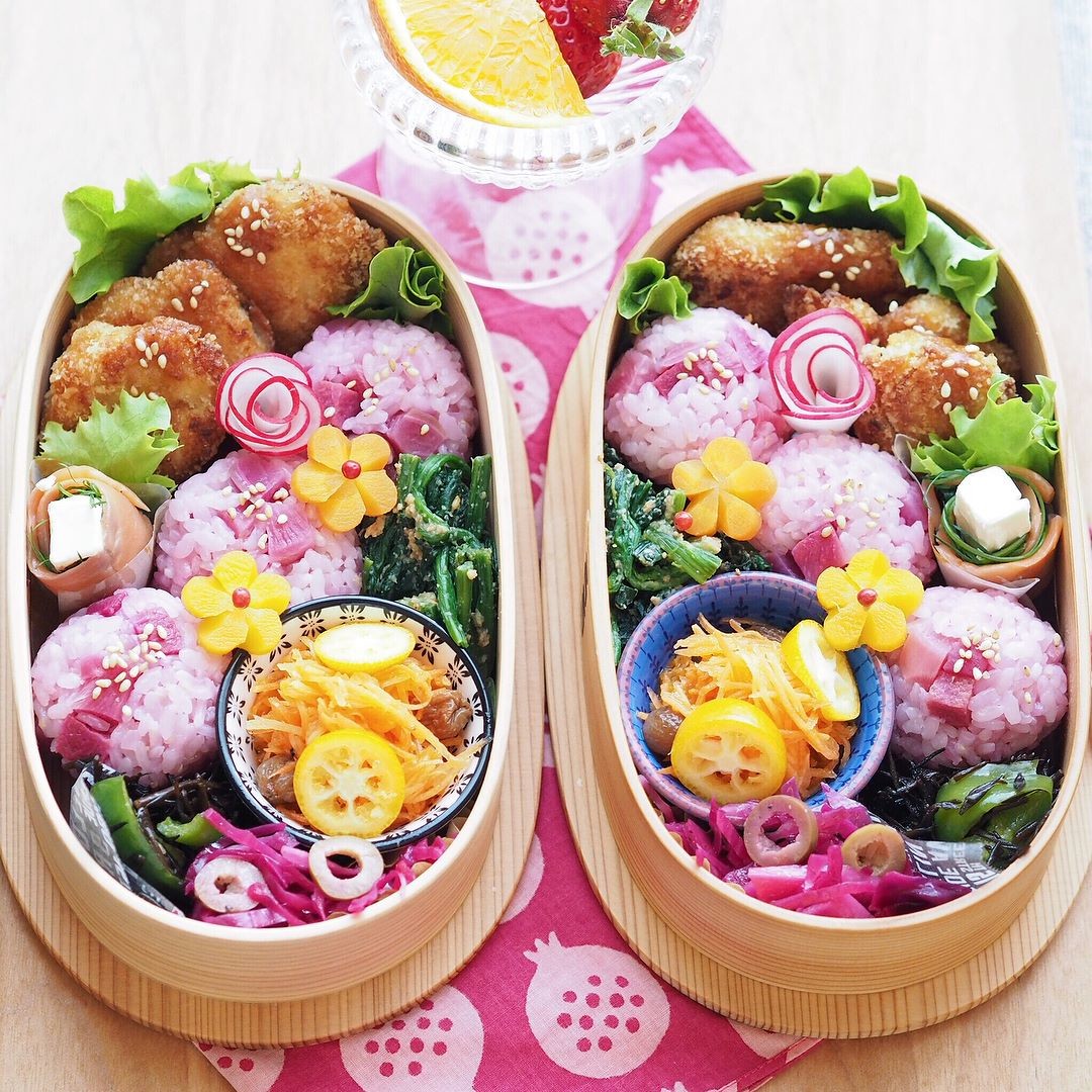 ピンクのおにぎりで女子力向上弁当