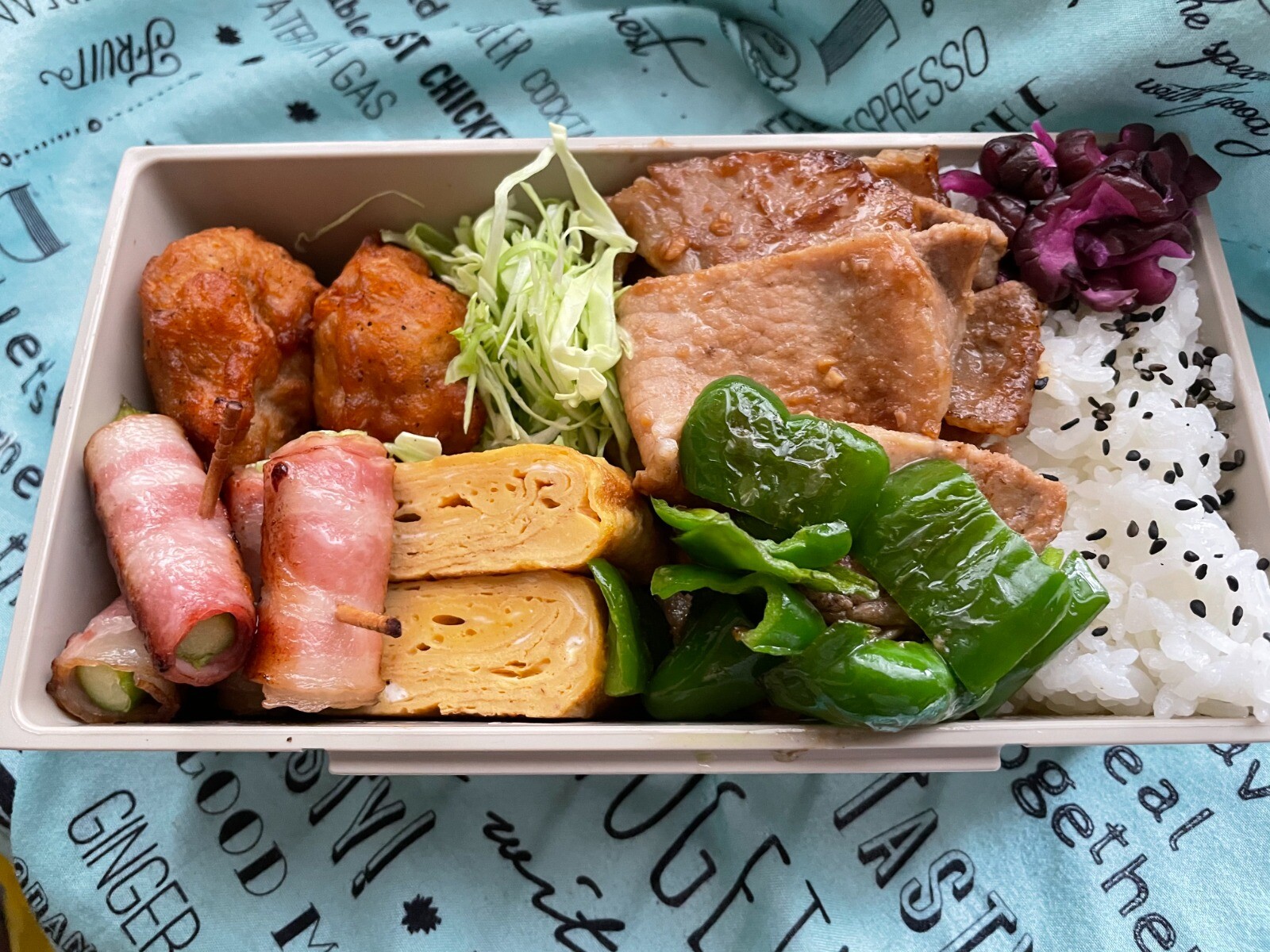 高1サッカー男子のモリモリ弁当