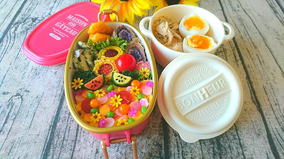 夏バージョンの水玉ちらし寿司弁当とバイト前弁当