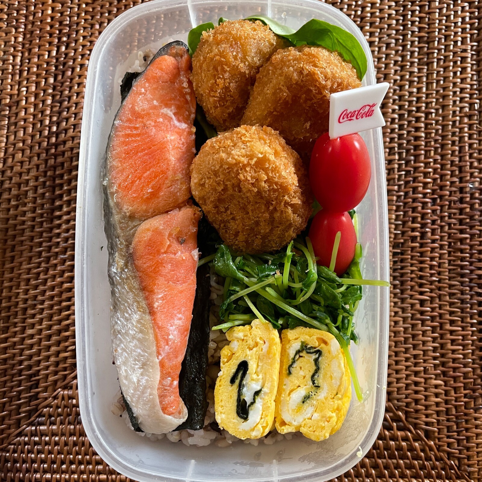 シャケandコロッケ弁当
