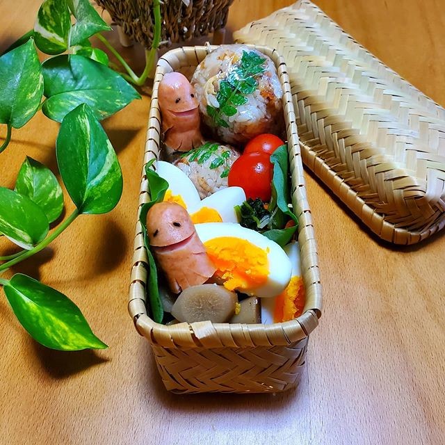 炊き込みご飯のおにぎり弁🍙