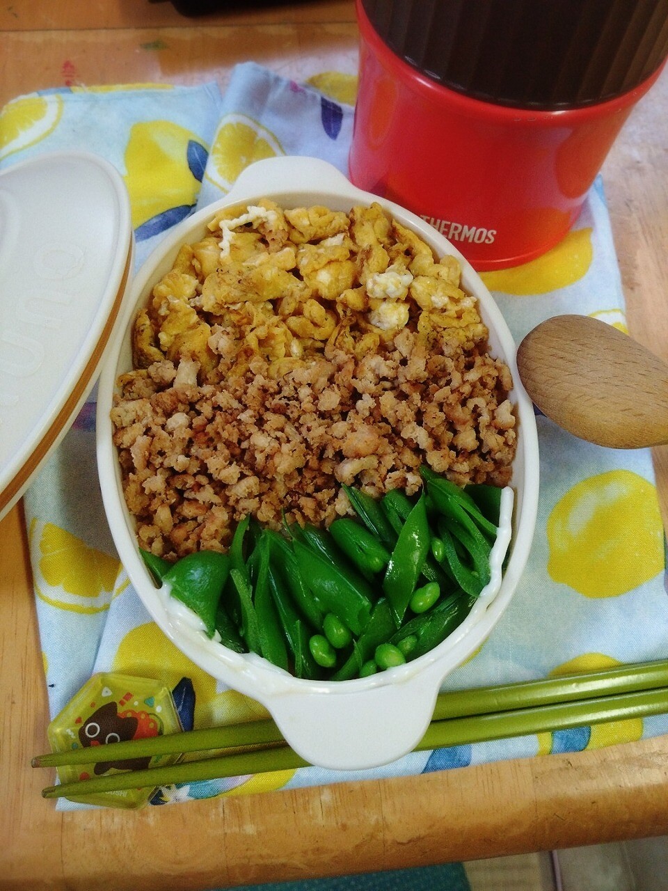 三色丼
