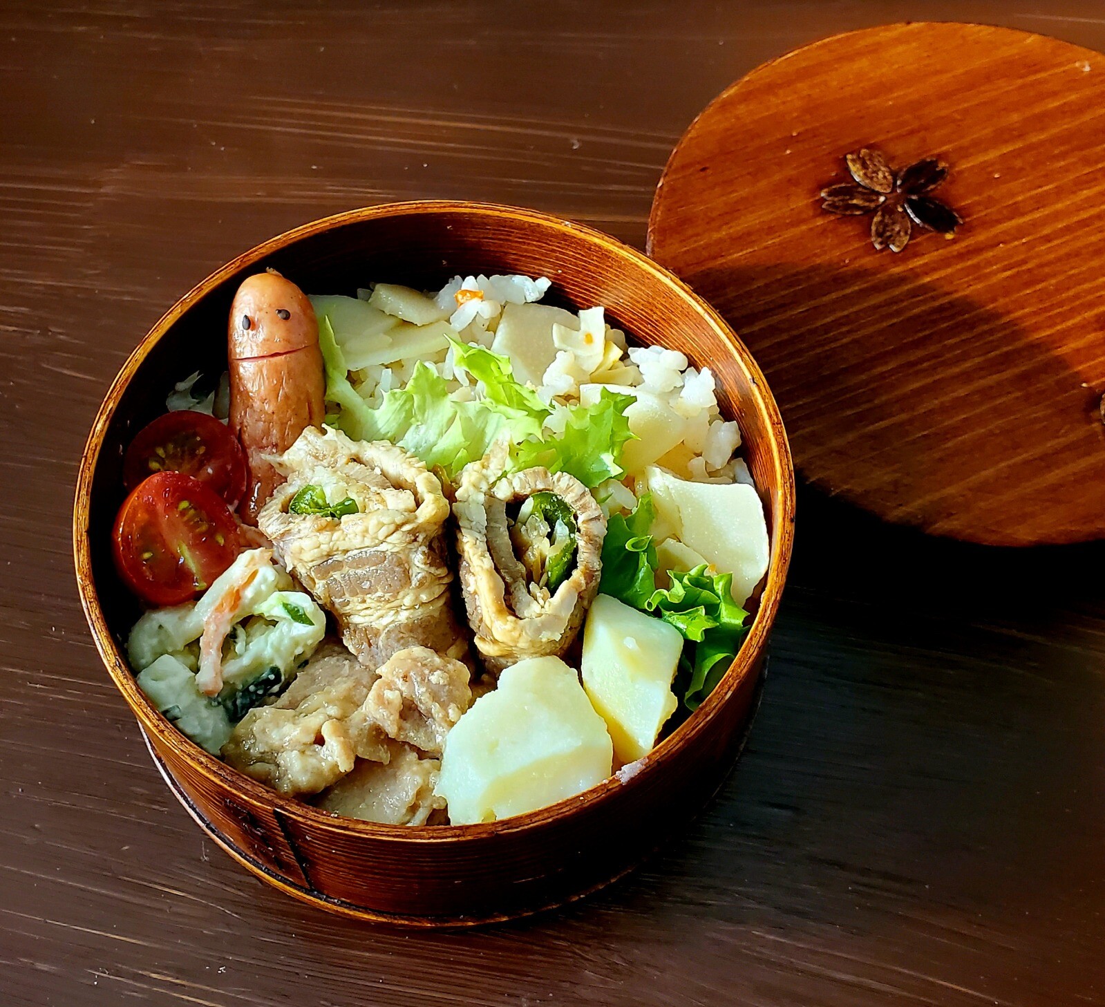 タケノコご飯と豚肉の野菜巻き弁当