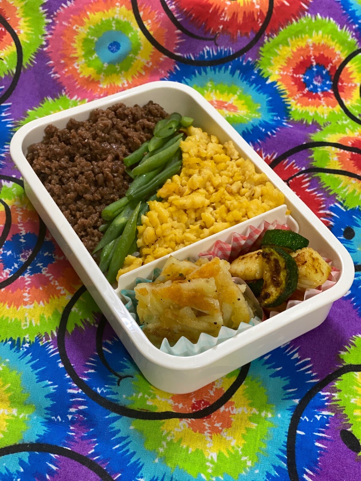 三色そぼろのお弁当