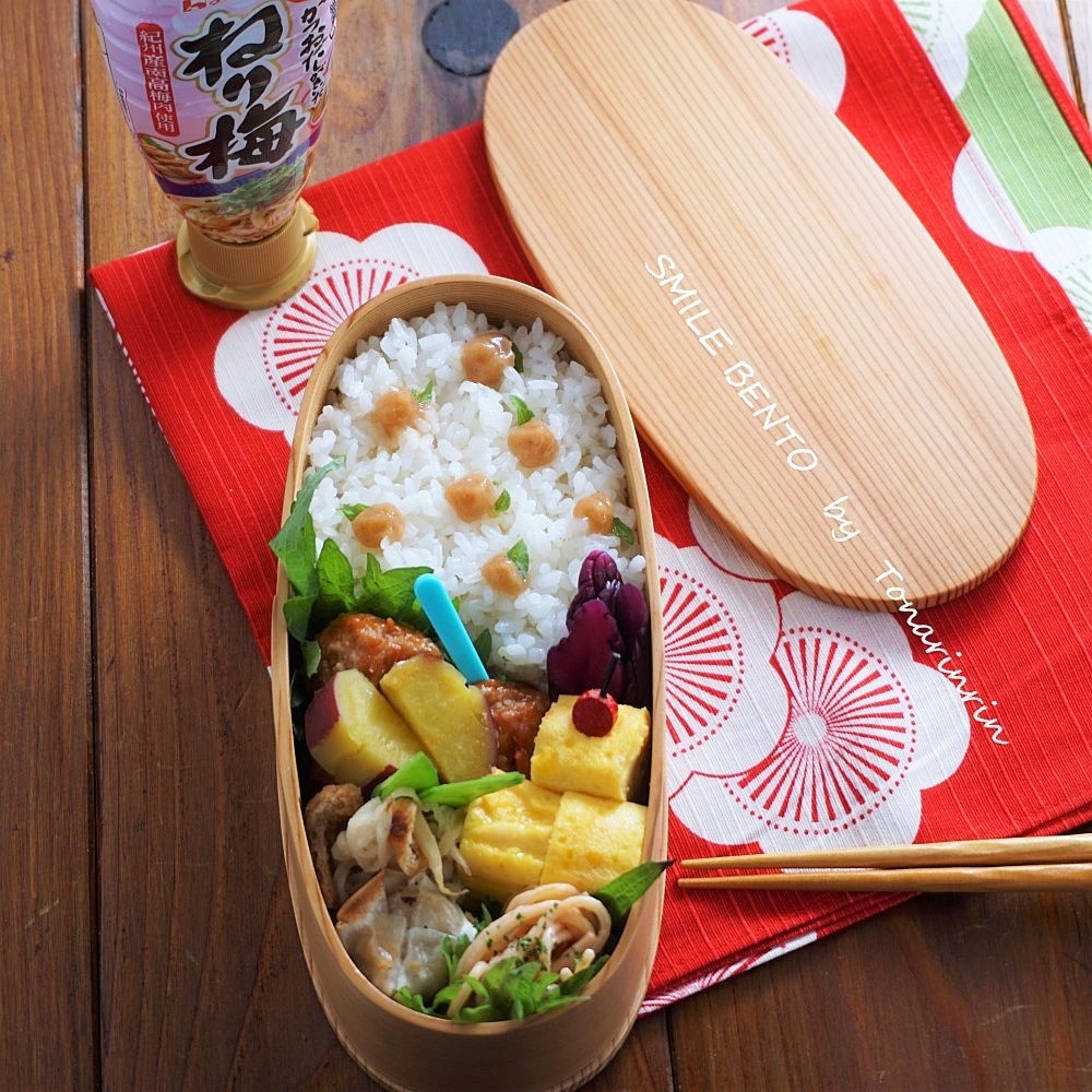 ねり梅のお花弁当
