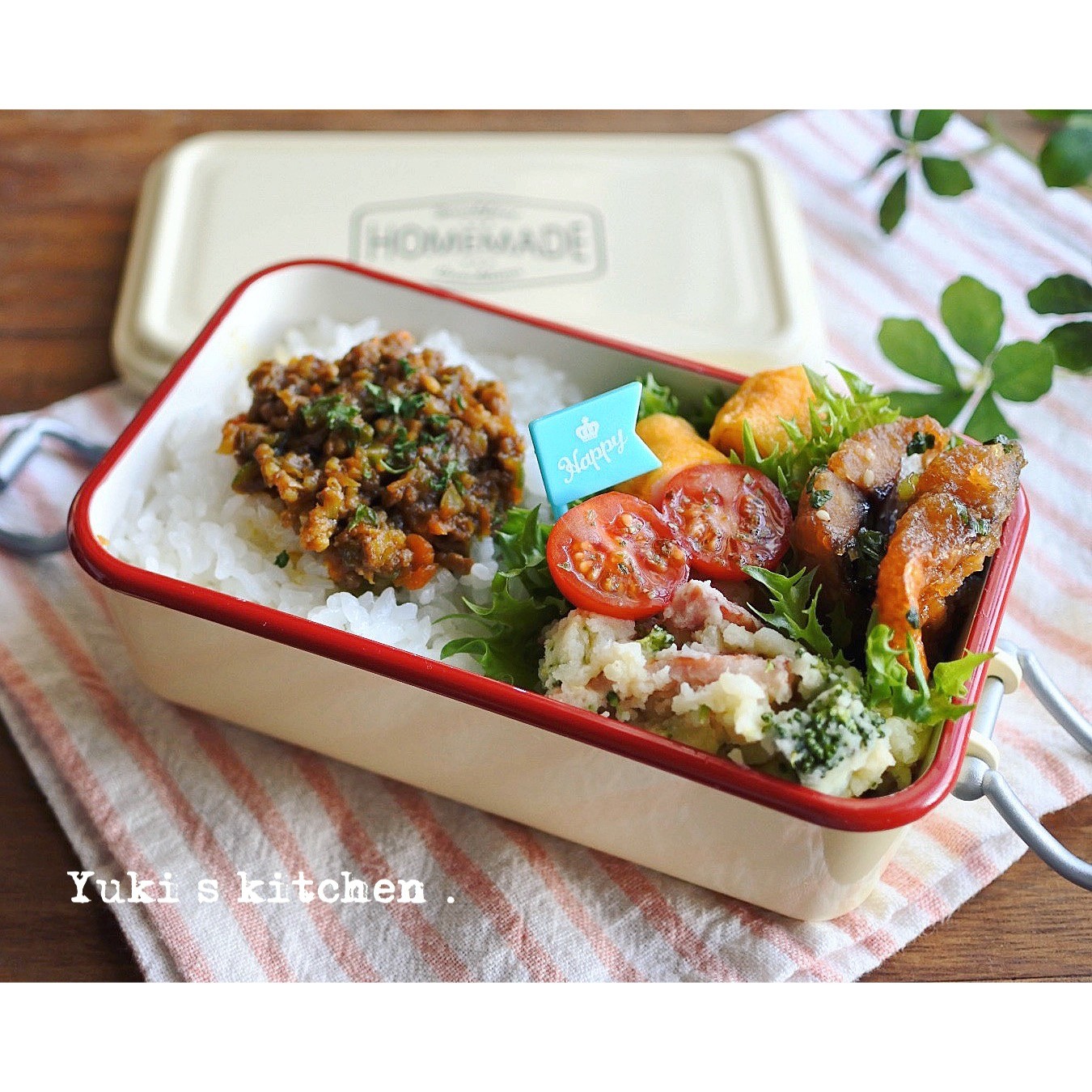 ちょこっとドライカレーのっけ弁当♡