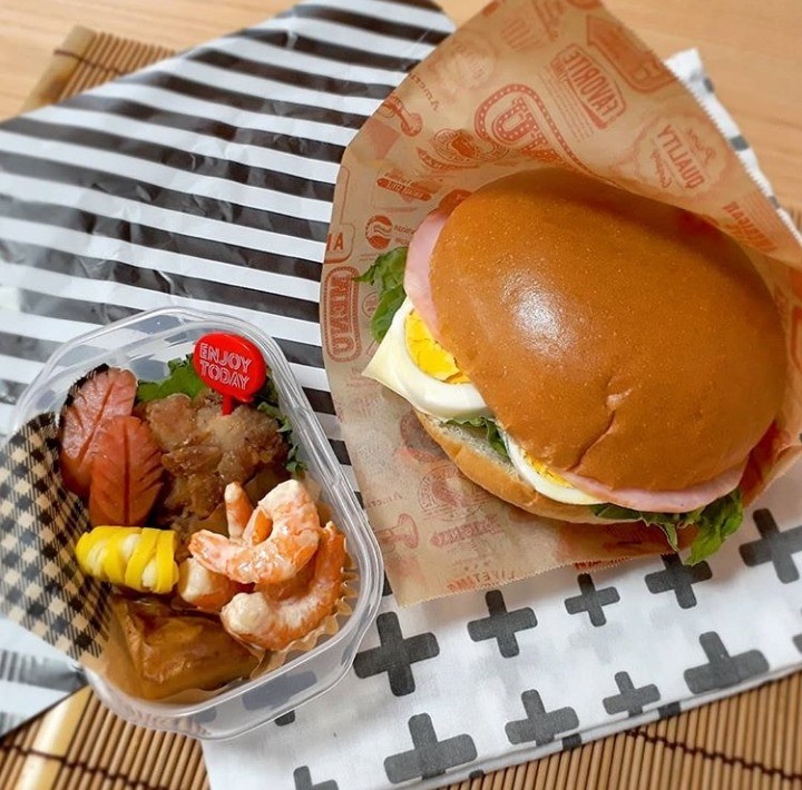 長男のハムエグチバーガー弁当🍱