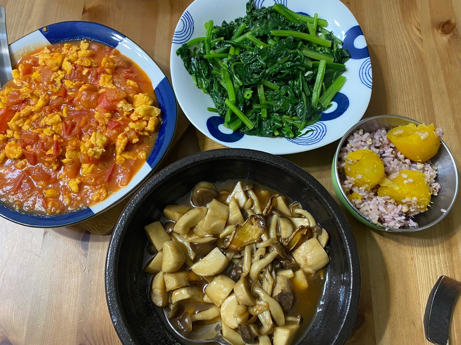 蕃茄炒蛋、三杯菇、炒波菜