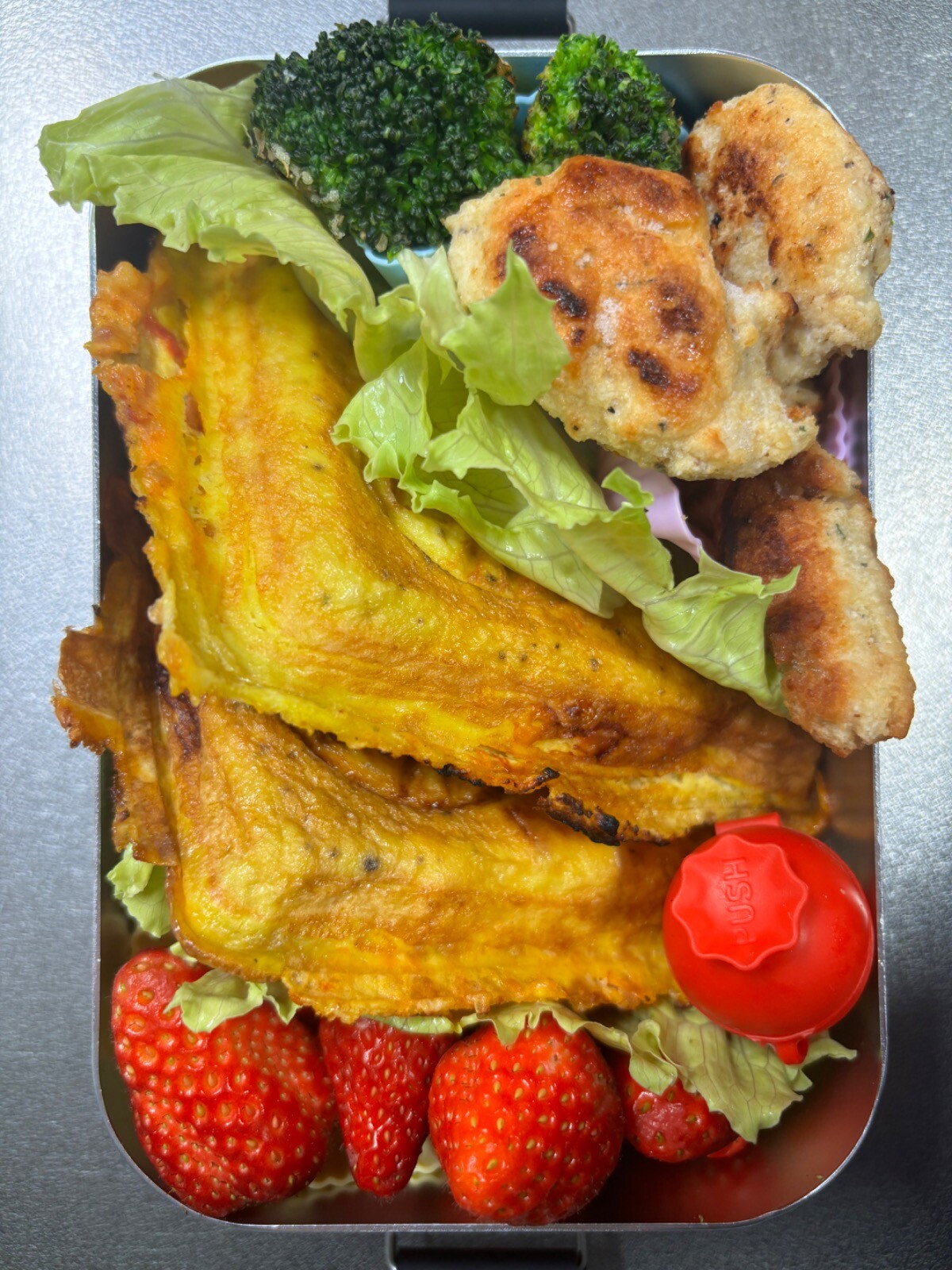 ホットサンド型ミートオムレツ弁当