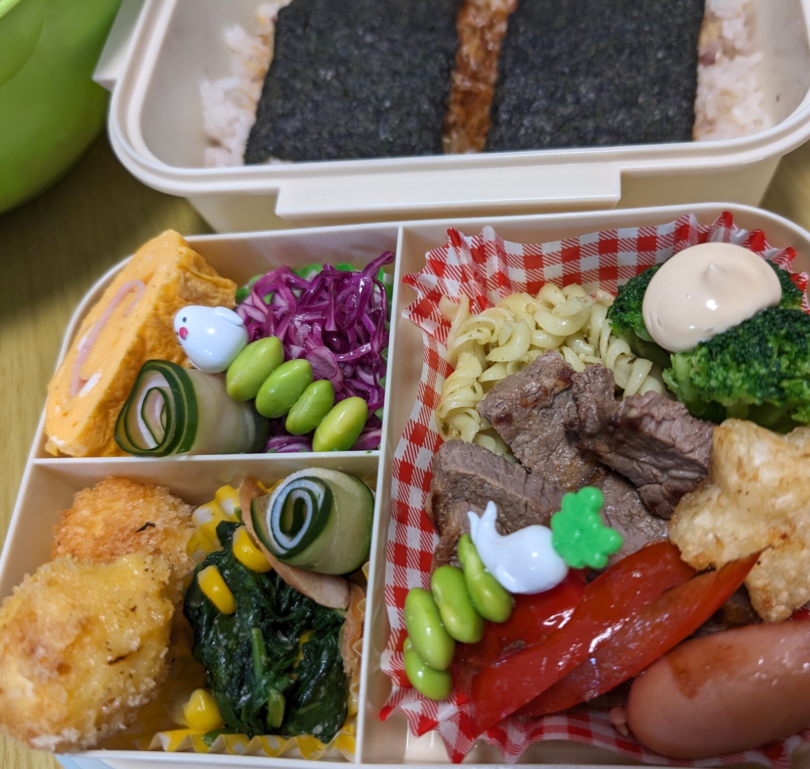 ステーキとうずら卵フライ弁当