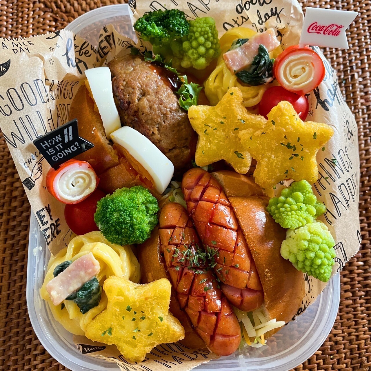 ハンバーグサンドとホットドック