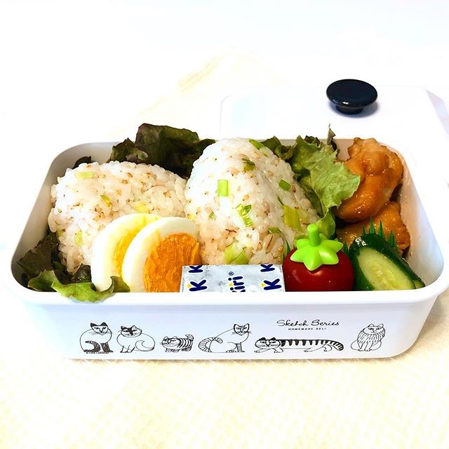 ごま油とお塩のおにぎり弁当