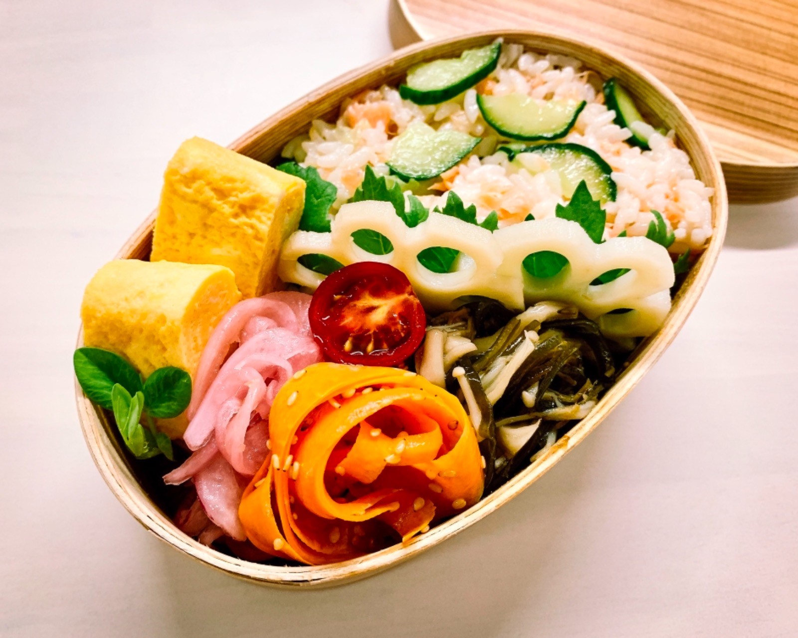鮭ときゅうりのちらし寿司のお弁当