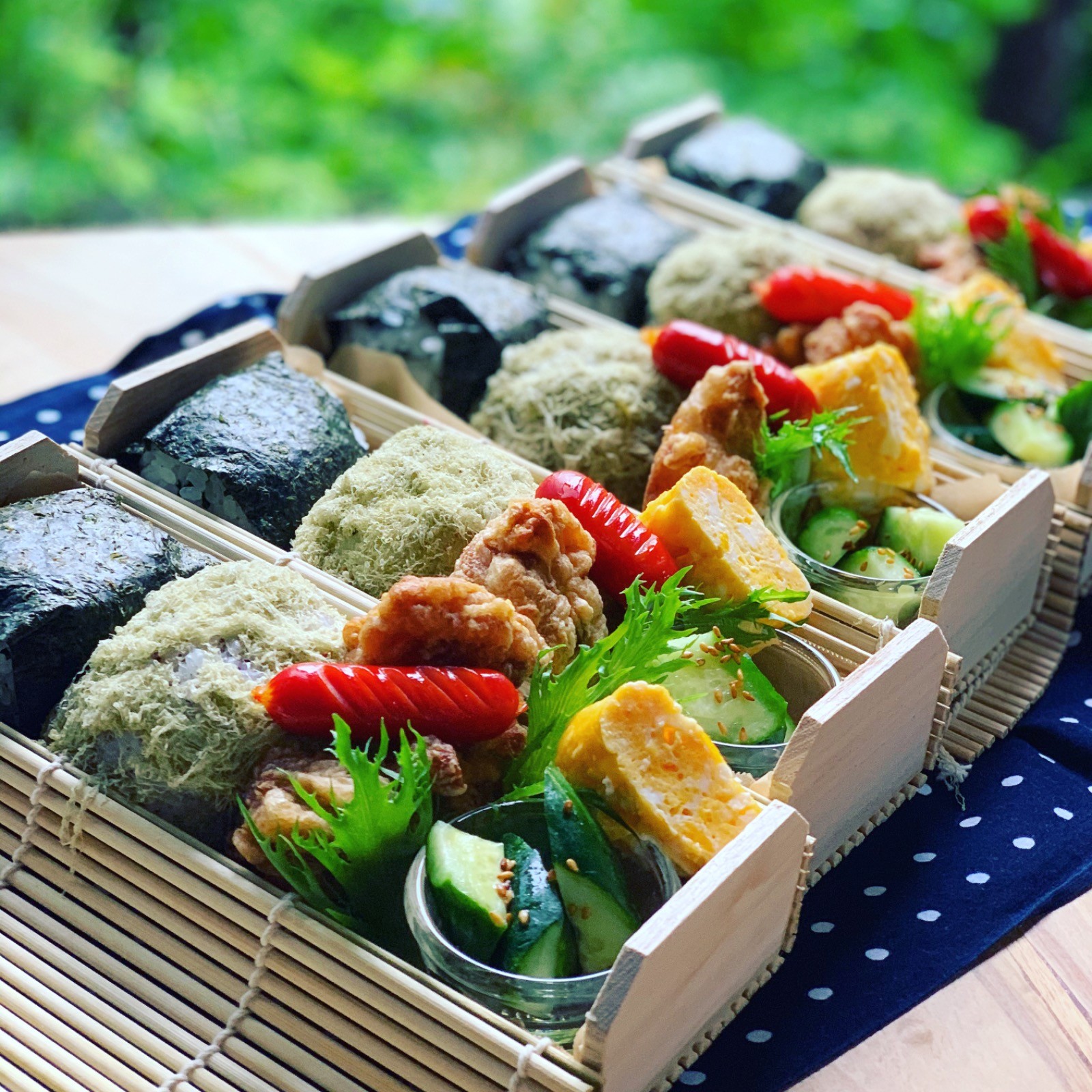 おにぎり弁当
