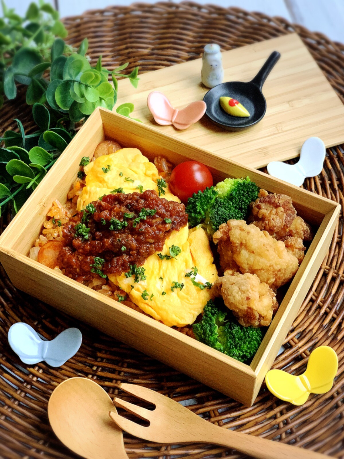 ミートソースdeオムライス弁当