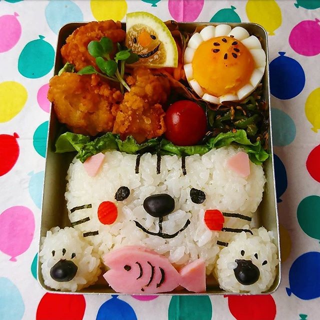 猫ちゃんおにぎり＆唐揚げ弁当