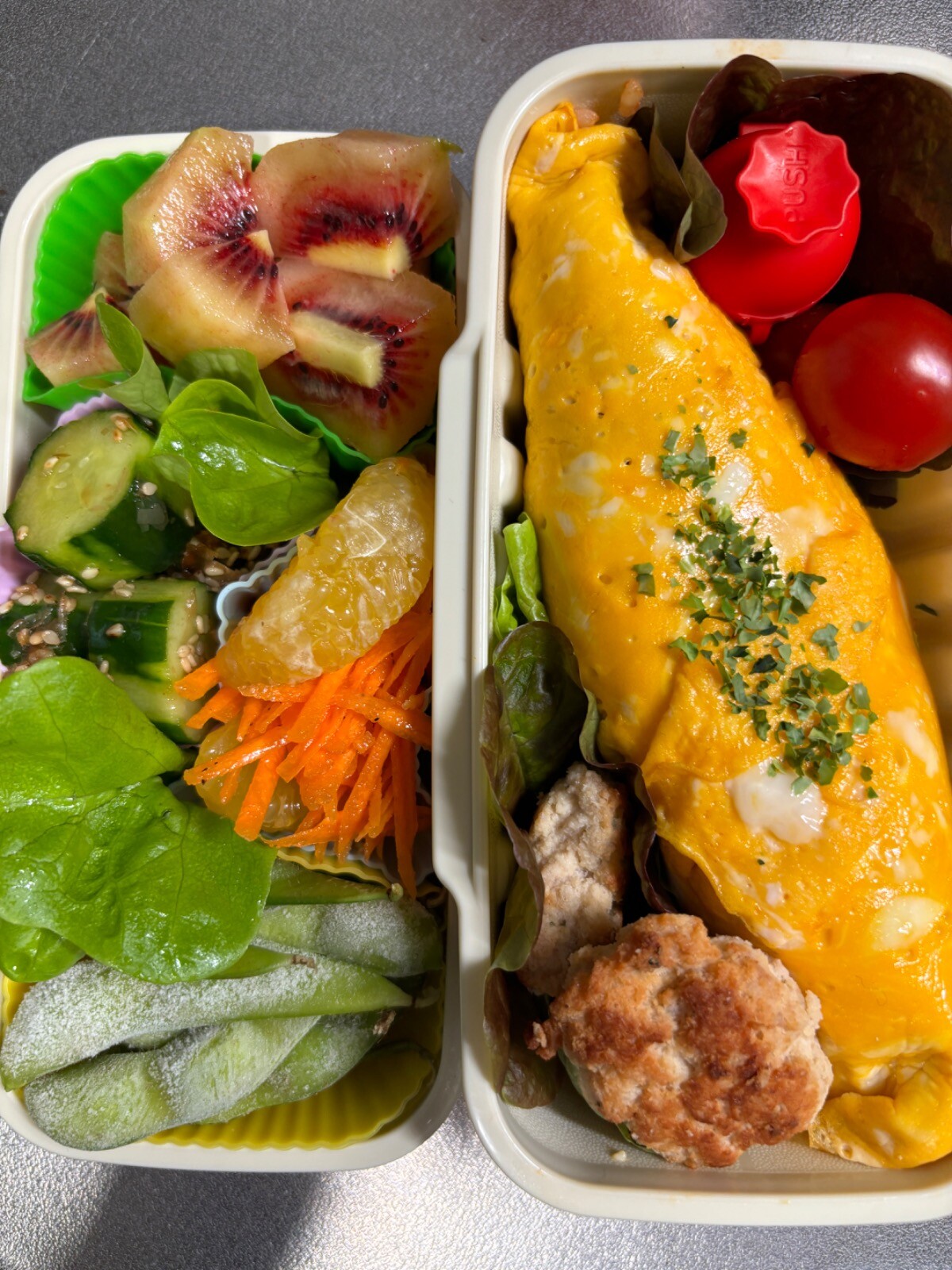 玄米オムライス甘夏キャロットラペ弁当