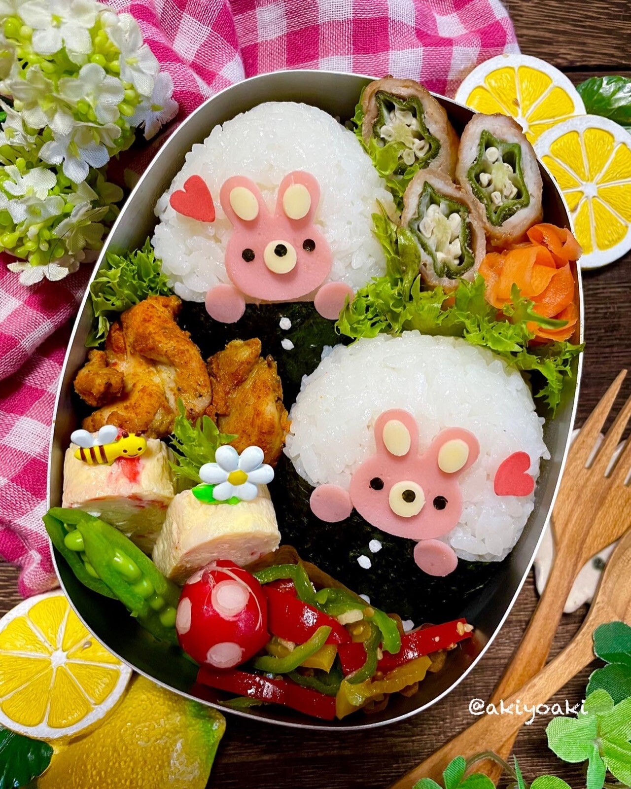 うさぎちゃん抱っこおにぎり弁当