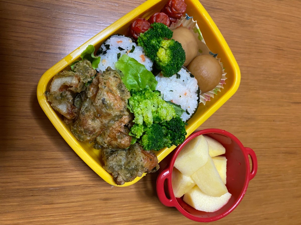 鮭ワカメおにぎり弁当