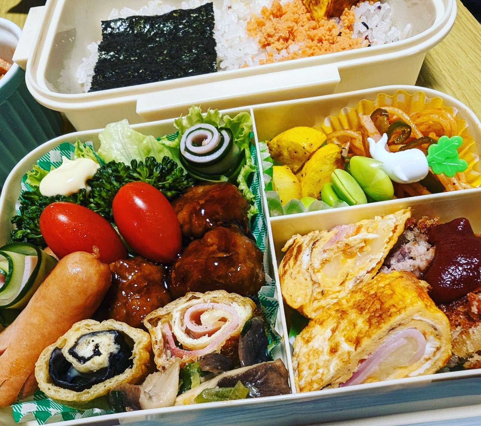 焼きかつとテリヤキ肉団子弁当
