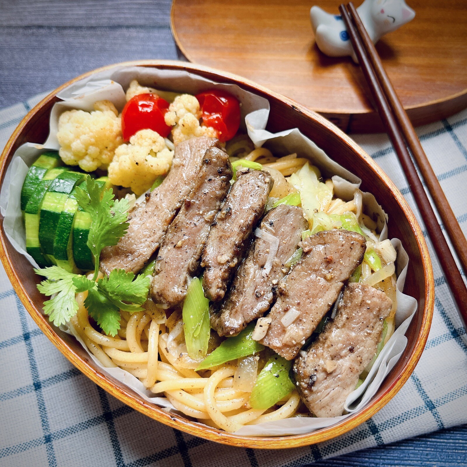 蒜苗鹹豬肉義大利麵