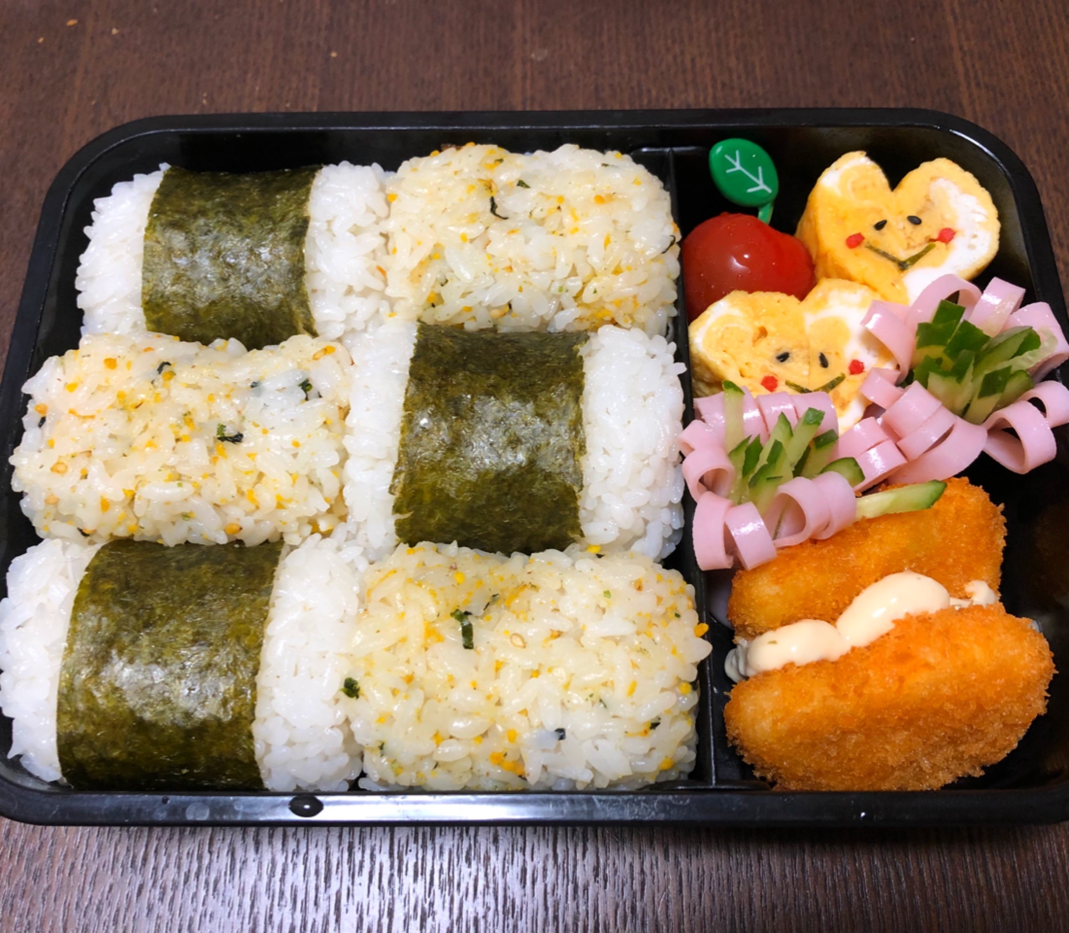 おにぎり弁当