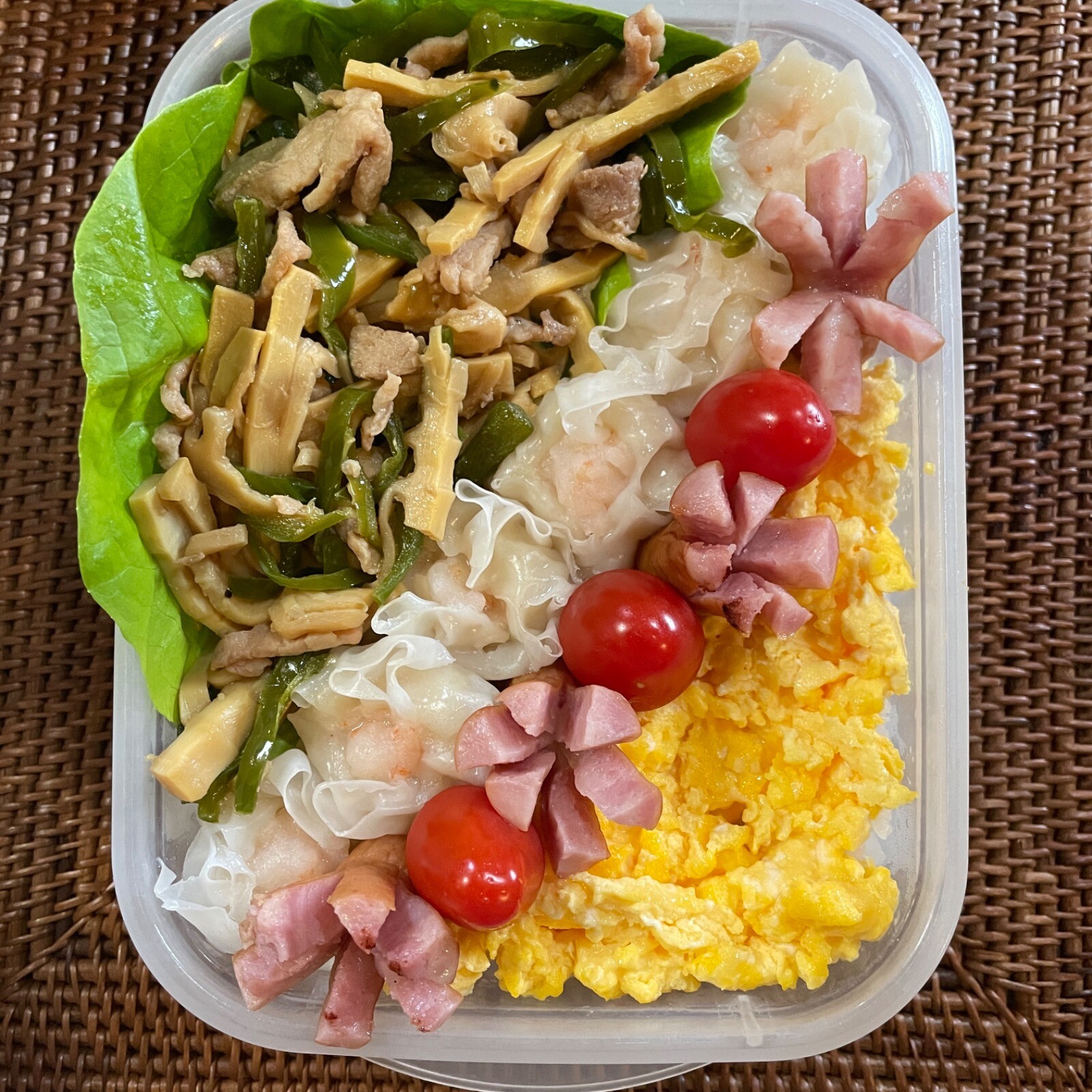 チンジャオロースとエビ焼売弁当