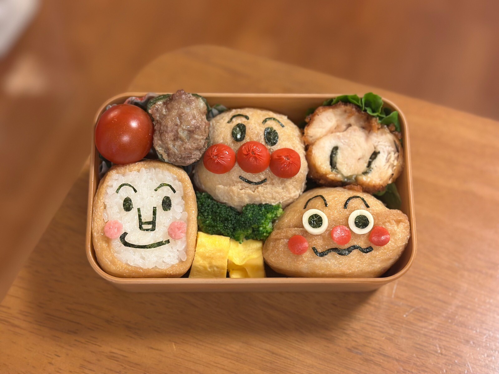お稲荷さんdeアンパンマントリオ弁当