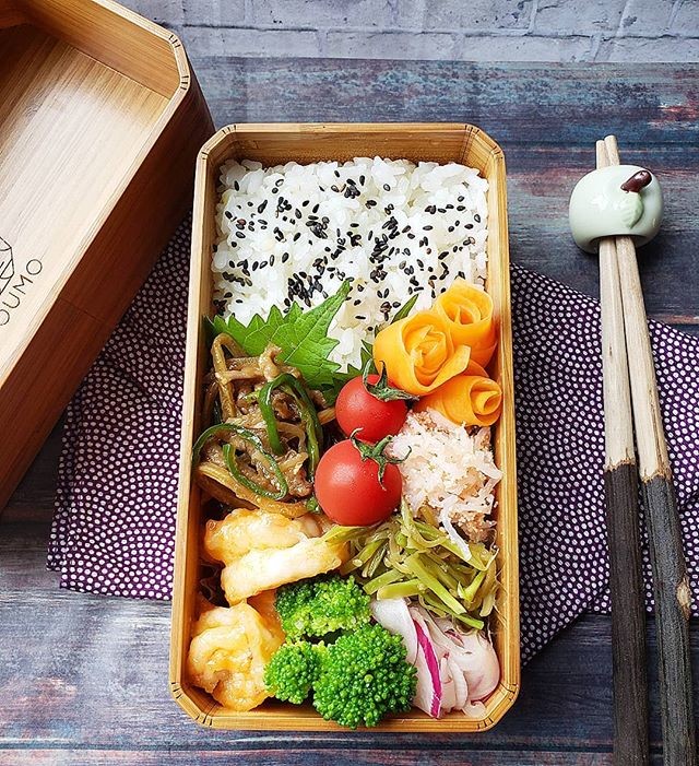 青椒肉絲とエビチリの中華弁当