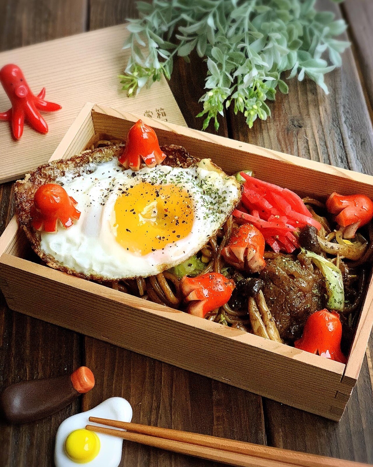 タコさんウインナーいっぱいソース焼きそば弁当