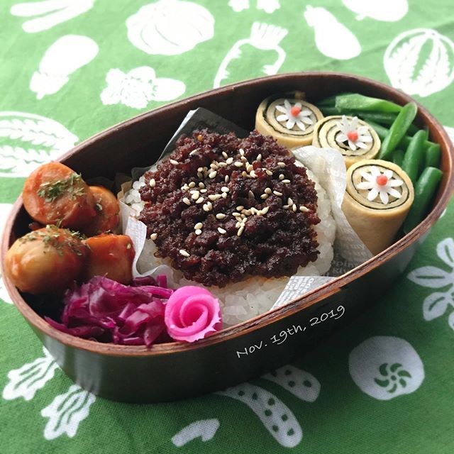 ピリ辛肉味噌焼きおにぎり弁当