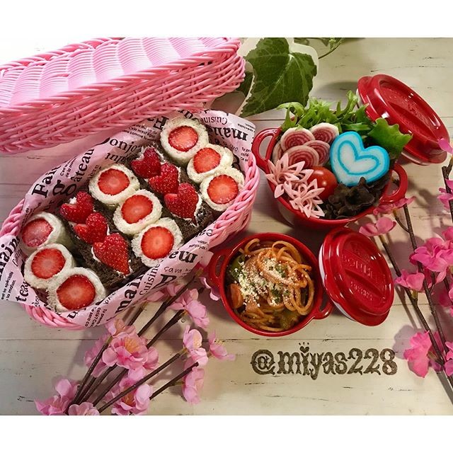 いちごサンド弁当