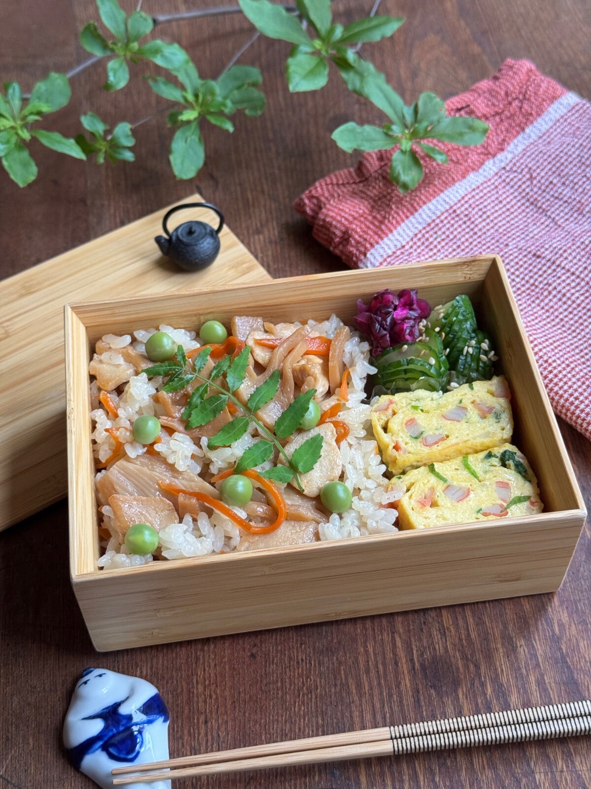 鶏肉入りたけのこご飯弁当
