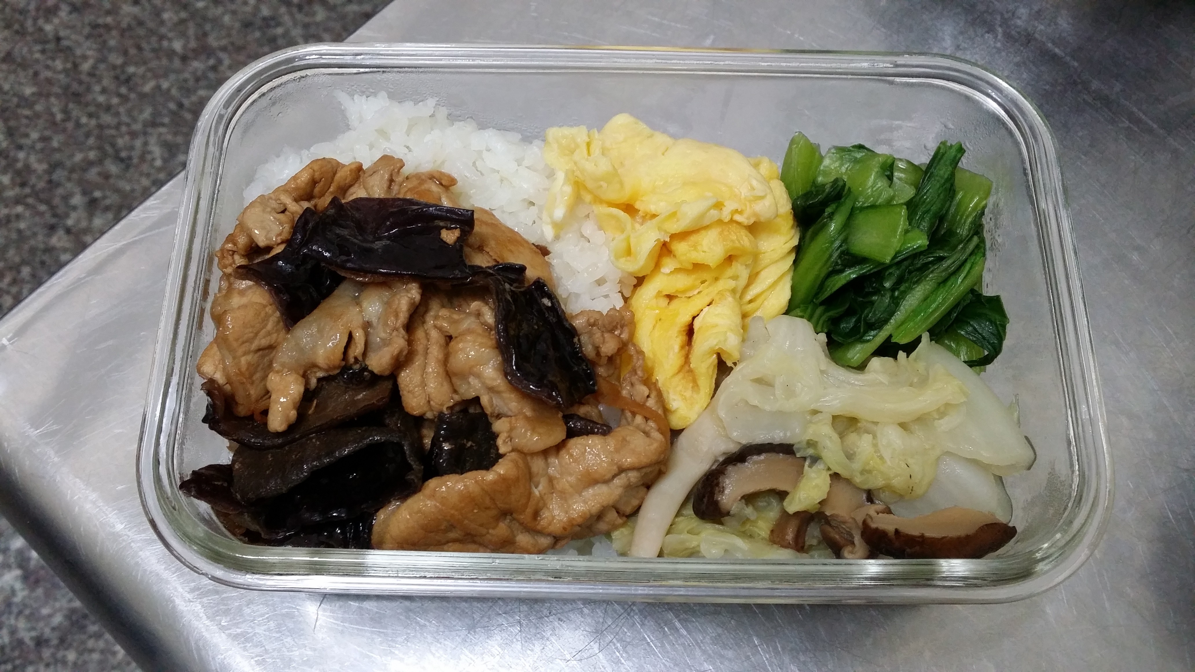 木耳爆炒肉片弁當